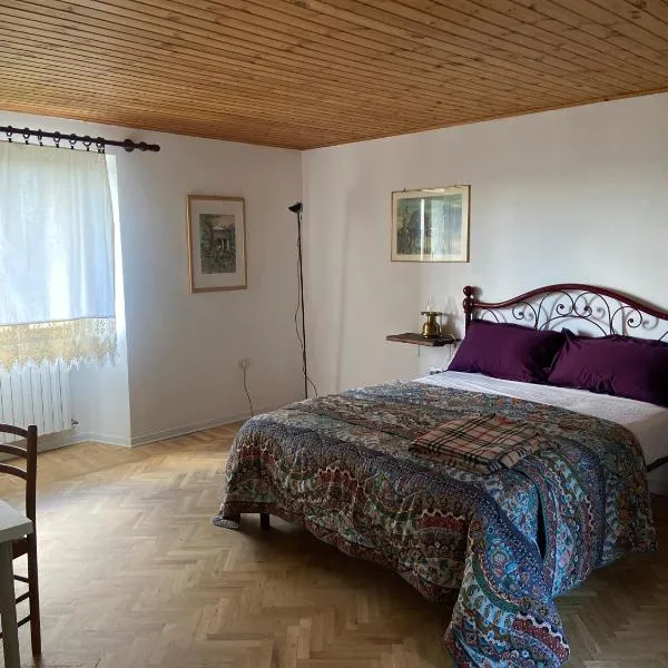 Stanza nel bosco alla Canova di Biforco，位于Rocca San Casciano的酒店