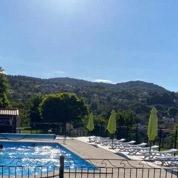 Camping maeva Respire de La Croze，位于沙泰勒吉永的酒店