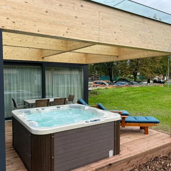 Villa Resort & Organic Spa - luxusní apartmán s vířivkou，位于捷克布杰约维采的酒店