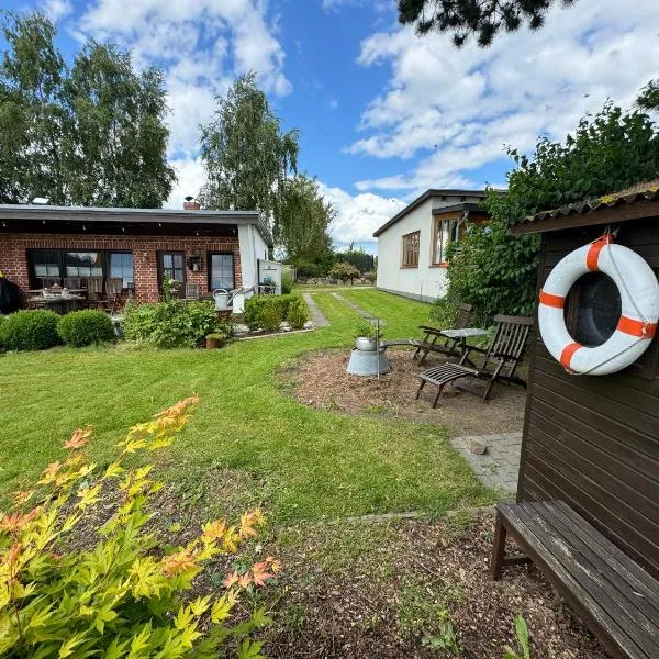 Kleines Haus am See，位于Carlow的酒店