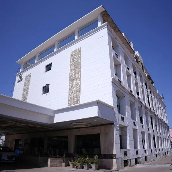 RR Inn Tirunelveli，位于蒂鲁内尔维利的酒店