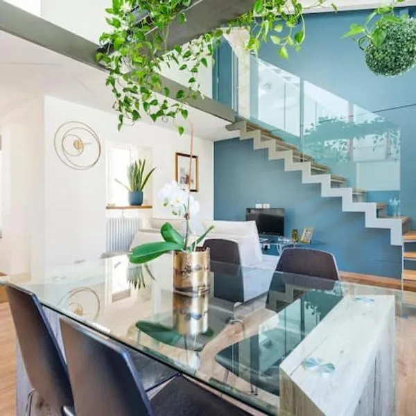 Domus: modern Loft in the center of Parma，位于帕尔马的酒店