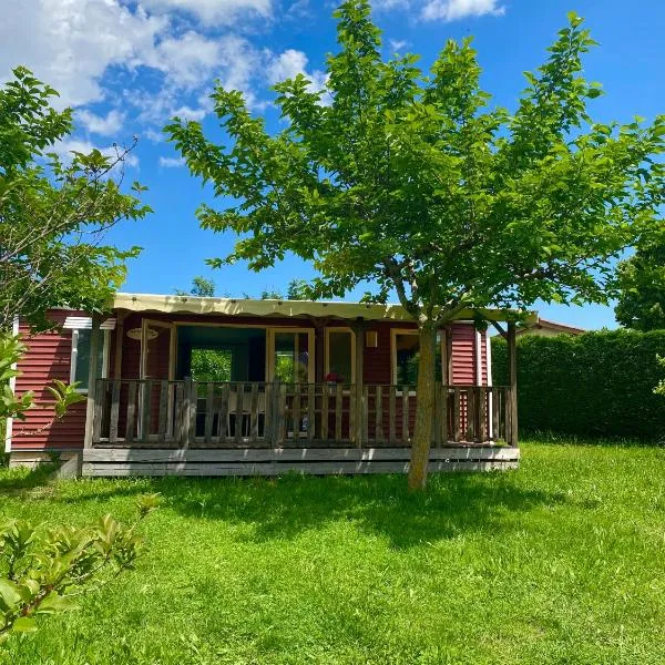 Mobil home 6 personnes piscine parc du Pilat le Fashion，位于Saint-Appolinard的酒店