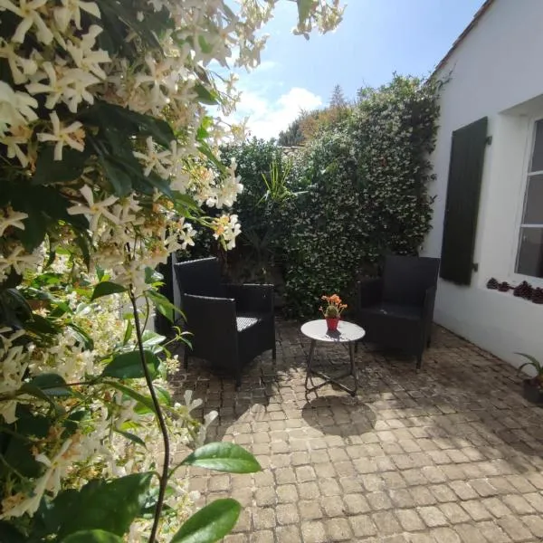 LE PATIO chaleureuse maison à 150 mètres de la mer，位于雷岛林滩的酒店