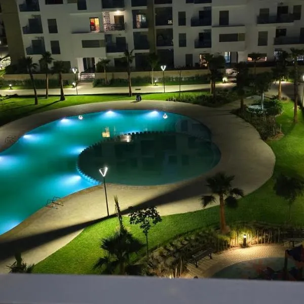 Super appartement vue sur piscine et la plage，位于迈尔提勒的酒店