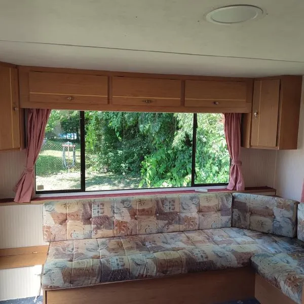 Rákos-patak Mobile Home garden & free parking，位于布达佩斯的酒店