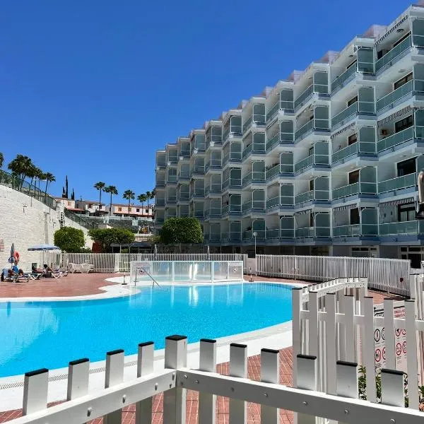 Yumbo-Europa Apartamentos，位于英格兰海滩的酒店