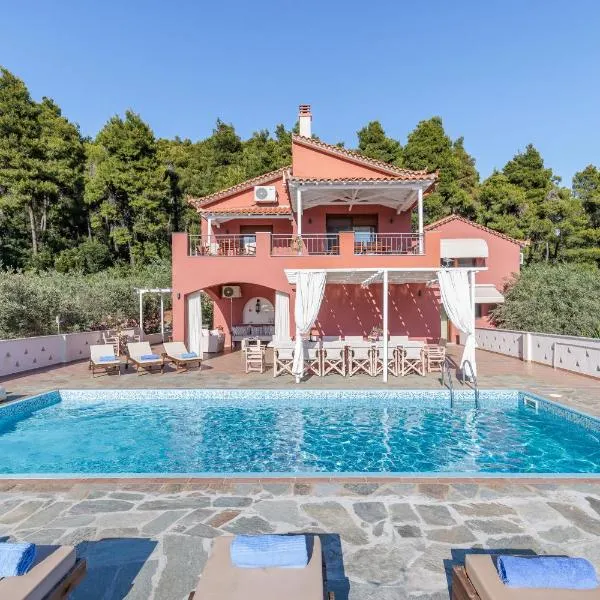 Luxury Villa with Private Pool in Skopelos, Spacious & Private, Villa Amaryllis By Kardous，位于Alikias的酒店