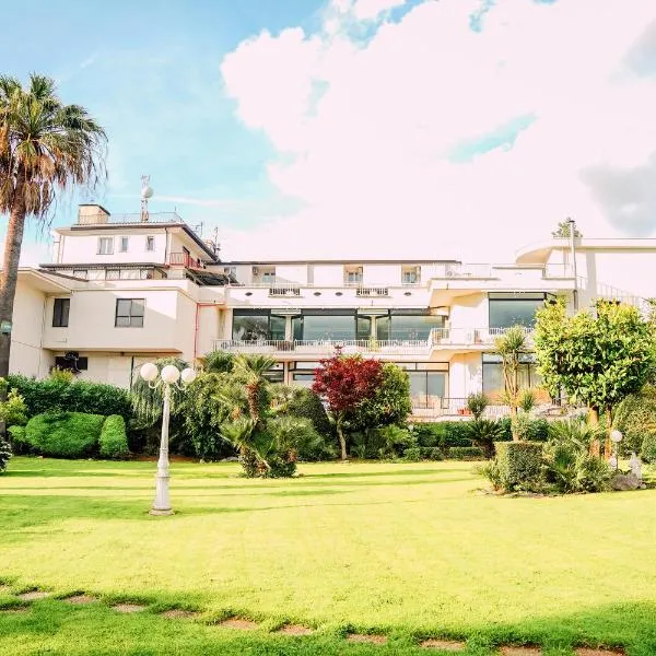 Hotel Ristorante Guardanapoli，位于Cervino的酒店