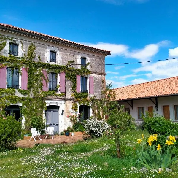 L'oree du Bois - Chambres independante，位于Vouzan的酒店