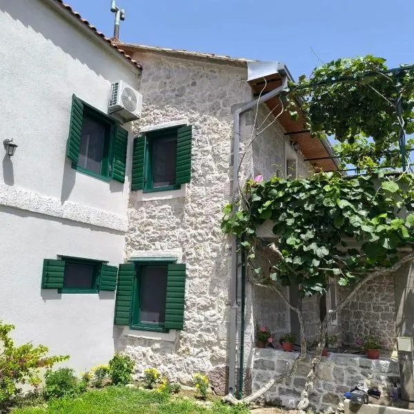 Rustic Stone House，位于苏托莫雷的酒店