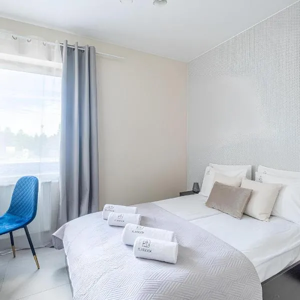 Sztutowo Lazurowy Dwór - Apartamenty oraz Pokoje z Parkingiem，位于斯图托沃的酒店