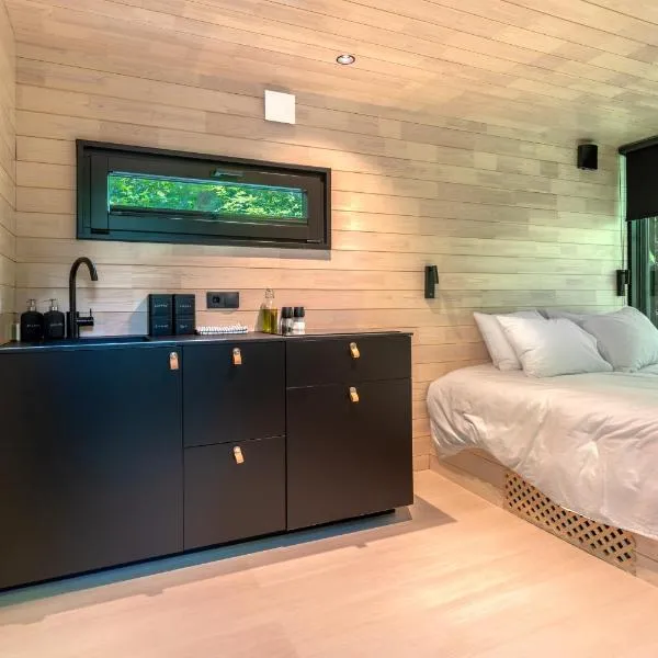 Chic Sauna Cabin Near the Sea - SULIN Cabin Nº03，位于Virve的酒店