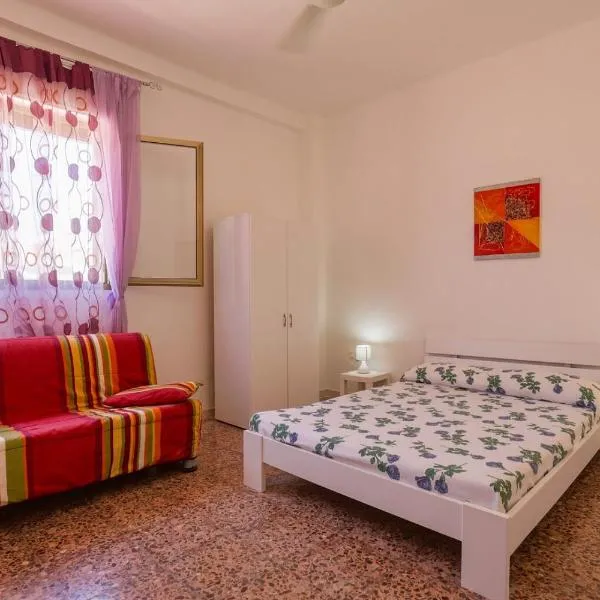 Casa Tribi a 250 mt dalla spiaggia di Specchiarica di San Pietro in Bevagna，位于托雷科里梅纳的酒店