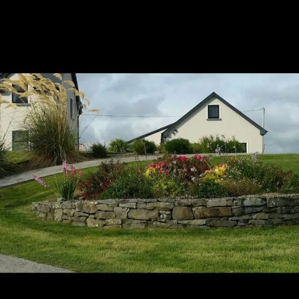 Two bedroom apartment Ennistymon Lahinch，位于恩尼斯泰蒙的酒店