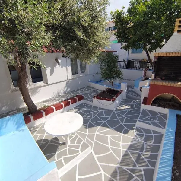 Lemon Tree House Poros，位于ΠΟΡΟΣ的酒店