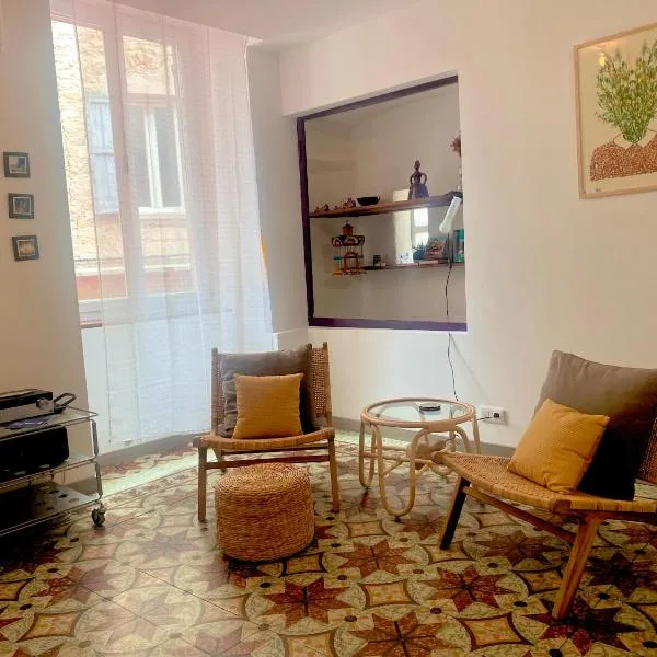 Bel appartement neuf, cosy et d’époque aux Vans，位于莱旺的酒店