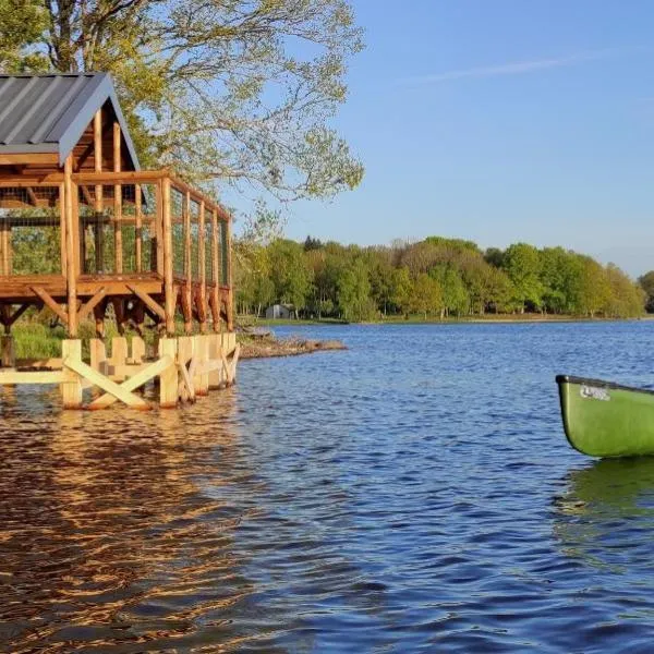 Lacustra Cabanes accessibles en canoé et Chalets tout confort，位于Flayat的酒店