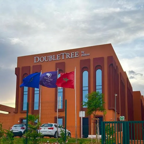 Doubletree By Hilton Ben Guerir Hotel & Residences，位于Benguerir的酒店