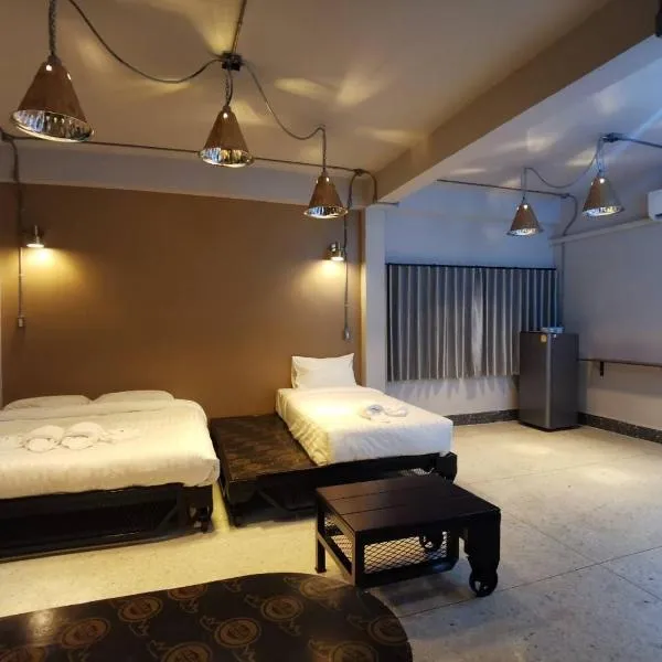 MonkeyArt Hotel&Cafe，位于坤西育府的酒店