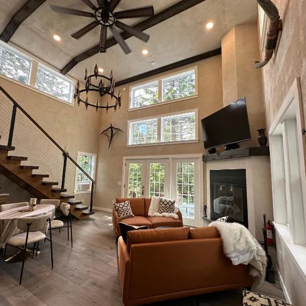 Luxury cabin vc home 2bd 2bath，位于Tremont的酒店