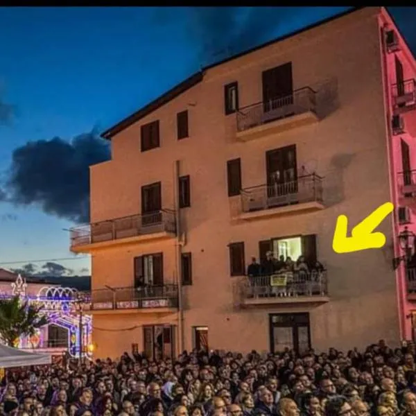 La casa sulla piazza，位于Cerda的酒店