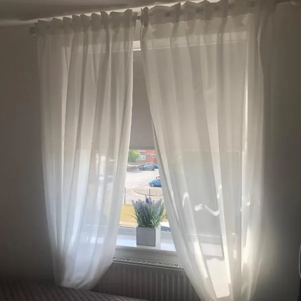 Basildon, private room in a flat，位于雷利的酒店