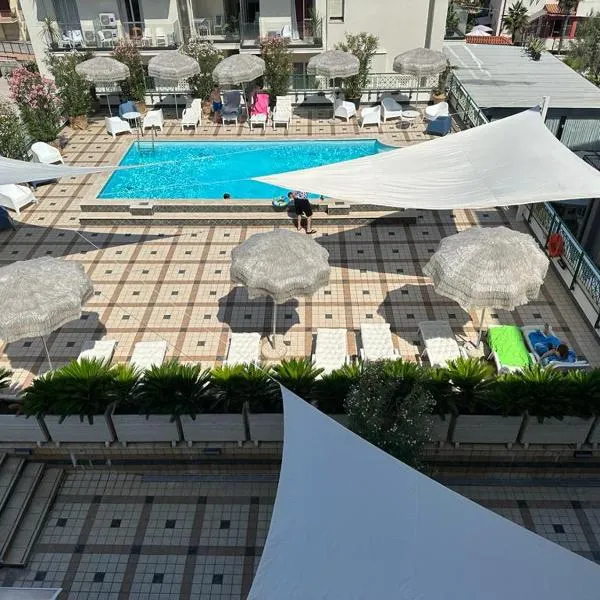 Hotel Costa Verde，位于皮内托的酒店