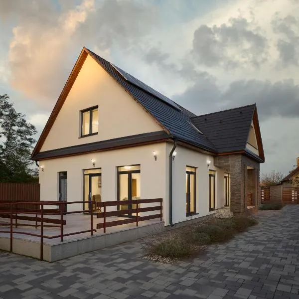 Silver Cottage，位于Baktalórántháza的酒店