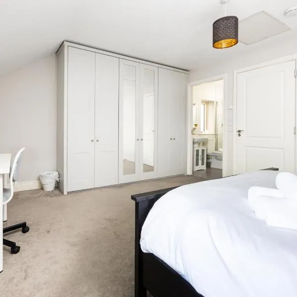 Modern New Build in Dublin，位于都柏林的酒店
