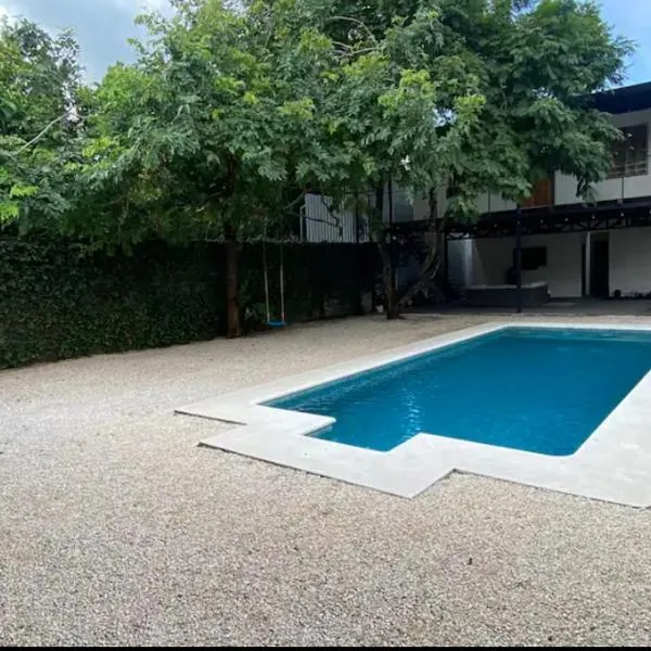 Hermoso Apartamento con Piscina，位于尼科亚的酒店