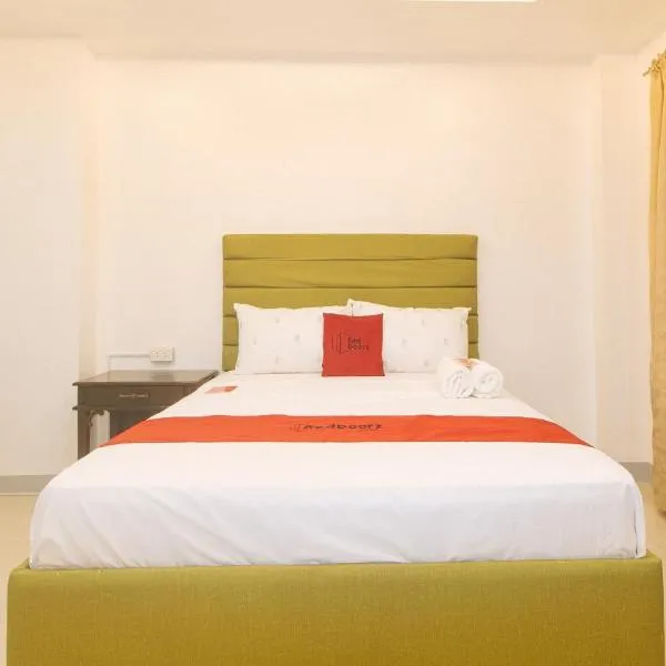 RedDoorz at EBM One Building，位于伊洛伊洛的酒店