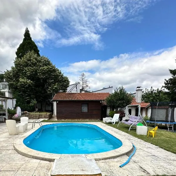 Lea Hause with swimming pool in Vitosha montain, jacuzzi and free parking，位于索非亚的酒店