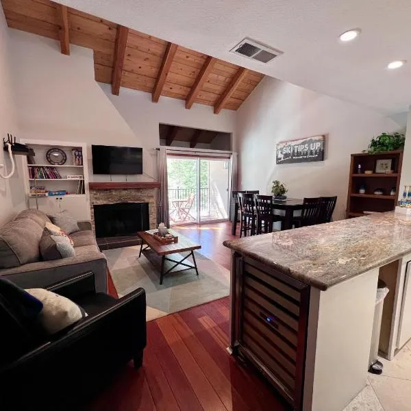 Alpine Escape: Tahoe Oasis Steps from Lake，位于玛瑙湾的酒店