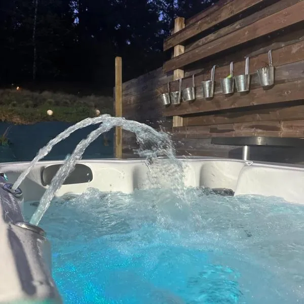 Cour ancienne école avec Jacuzzi privé，位于热拉梅的酒店