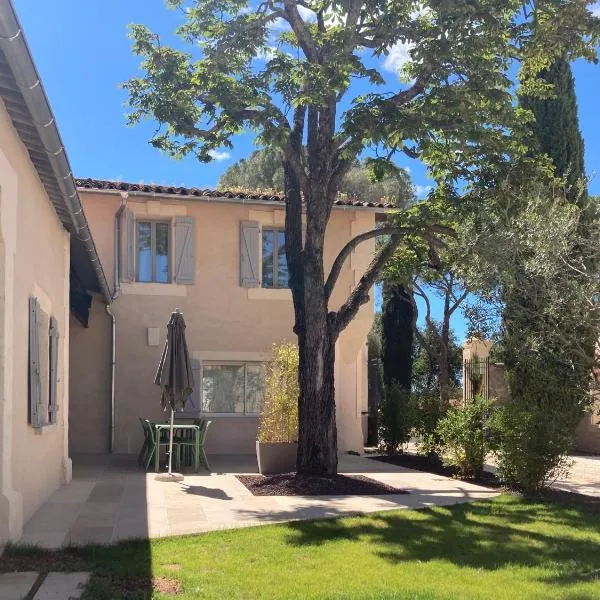 Château du Parc - Gîtes & spas à Pézenas，位于佩兹纳斯的酒店