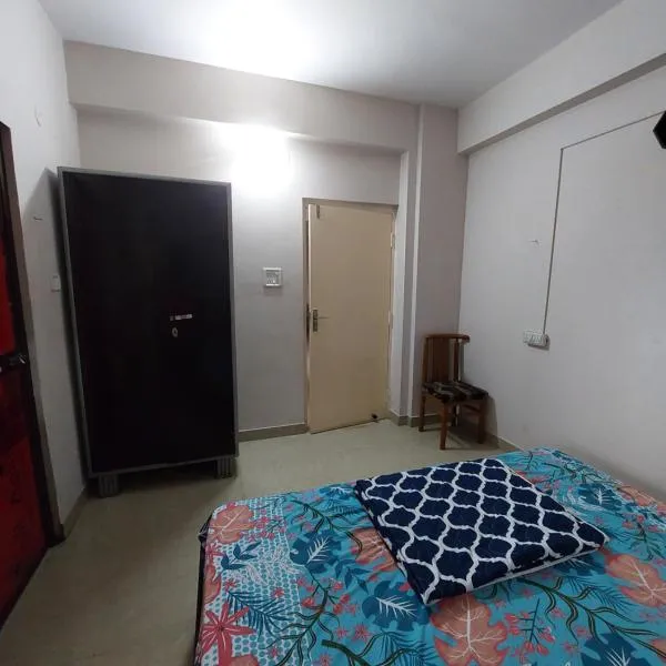 Lovely 2-bedroom condo with patio，位于巴特那的酒店