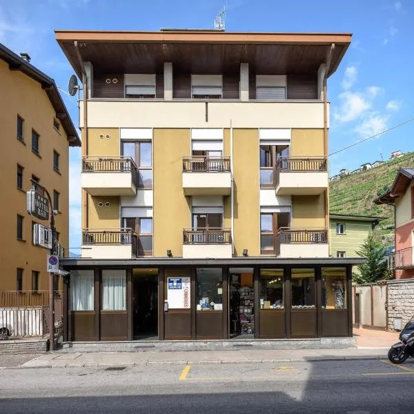 Hotel Schenatti，位于Berbenno di Valtellina的酒店