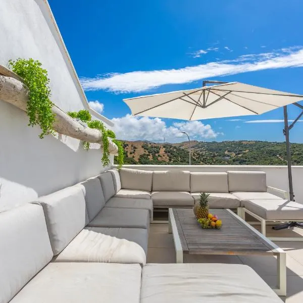 Terrace, sea view, pool, parking space & fibre，位于塔里法的酒店