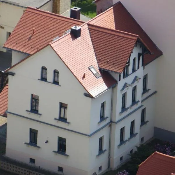 施瓦尔贝旅馆，位于Neukieritzsch的酒店