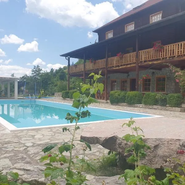 Etno Selo VRELO & Camping，位于贝拉内的酒店