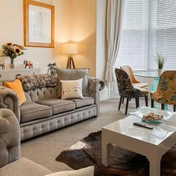 Strathmore apt Scarborough, pool, gym, parking，位于斯卡伯勒的酒店