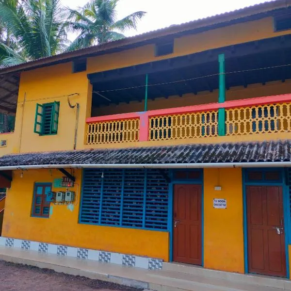 KK Farm House murdeshwar，位于Kāsarkod的酒店