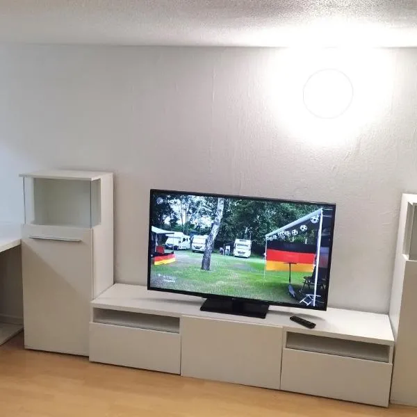 Ferienwohnung in Friedberg für max 9 Personen im UG，位于弗里德贝格的酒店