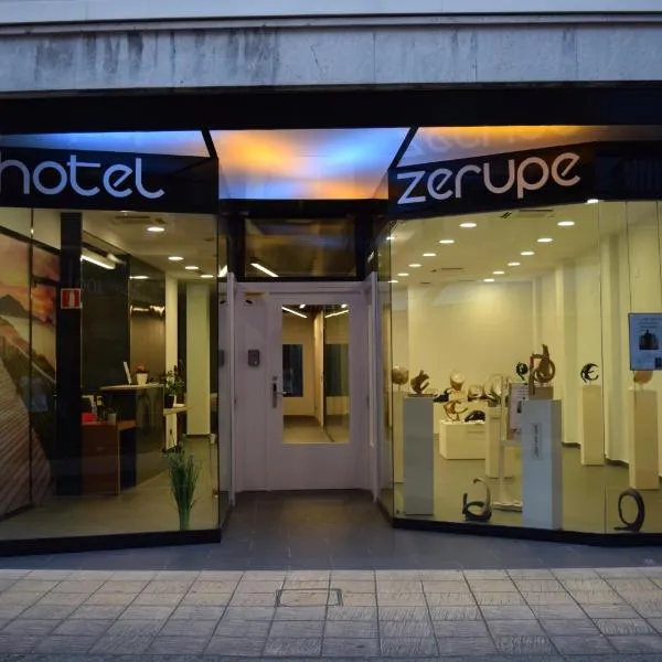 泽鲁佩酒店，位于Azquizu的酒店