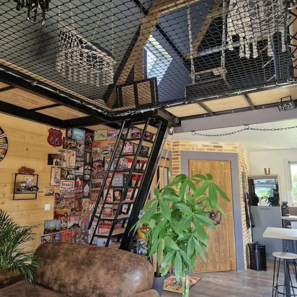 Chalet industriel avec filet et spa，位于索里尼的酒店