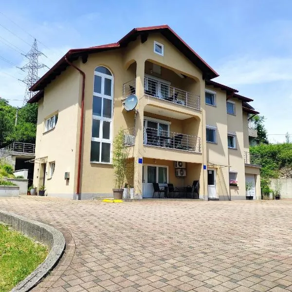 Apartments with parking space Rijeka - 18146，位于里耶卡的酒店