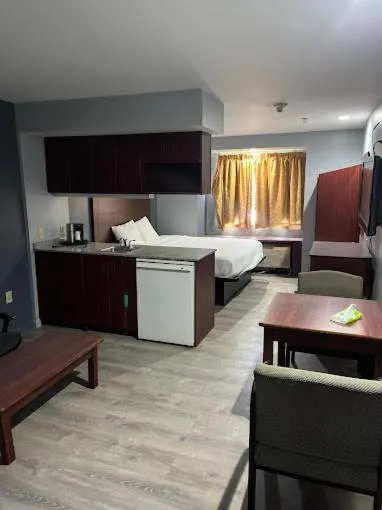 BlissPoint Inn & Suites, Northwood，位于诺斯伍德的酒店