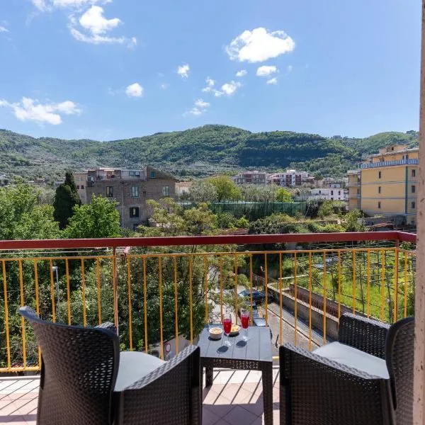 MIFRA SUITES，位于索伦托的酒店