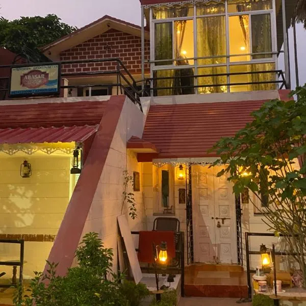 We have wonderful villa at Shantiniketan.，位于博尔普尔的酒店